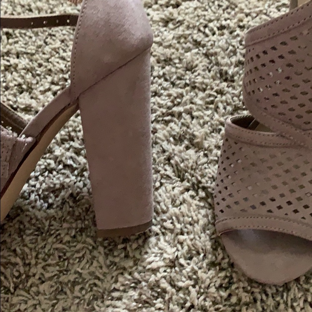 Shoes - Picture 4 of 4